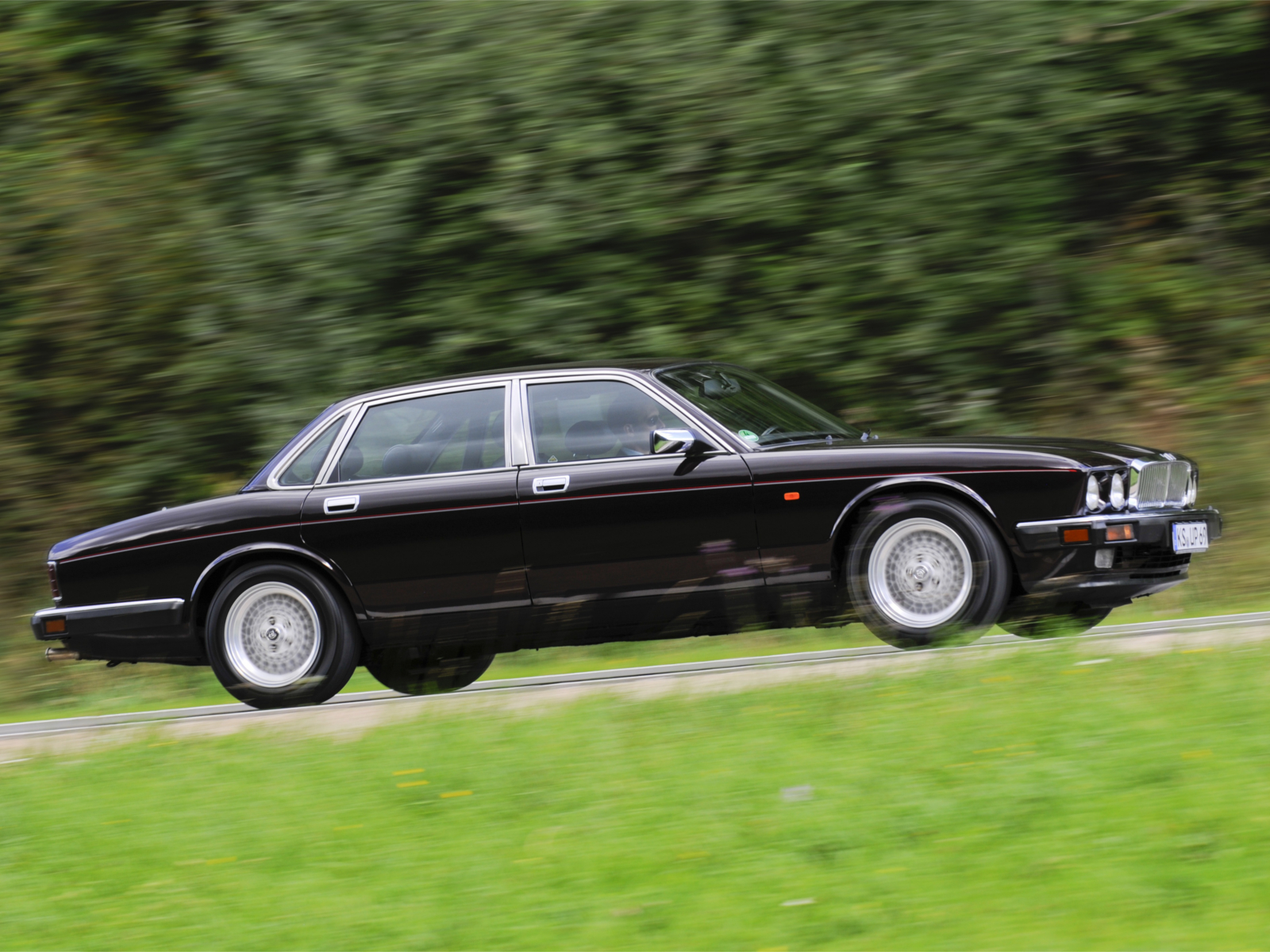 Jaguar XJ40