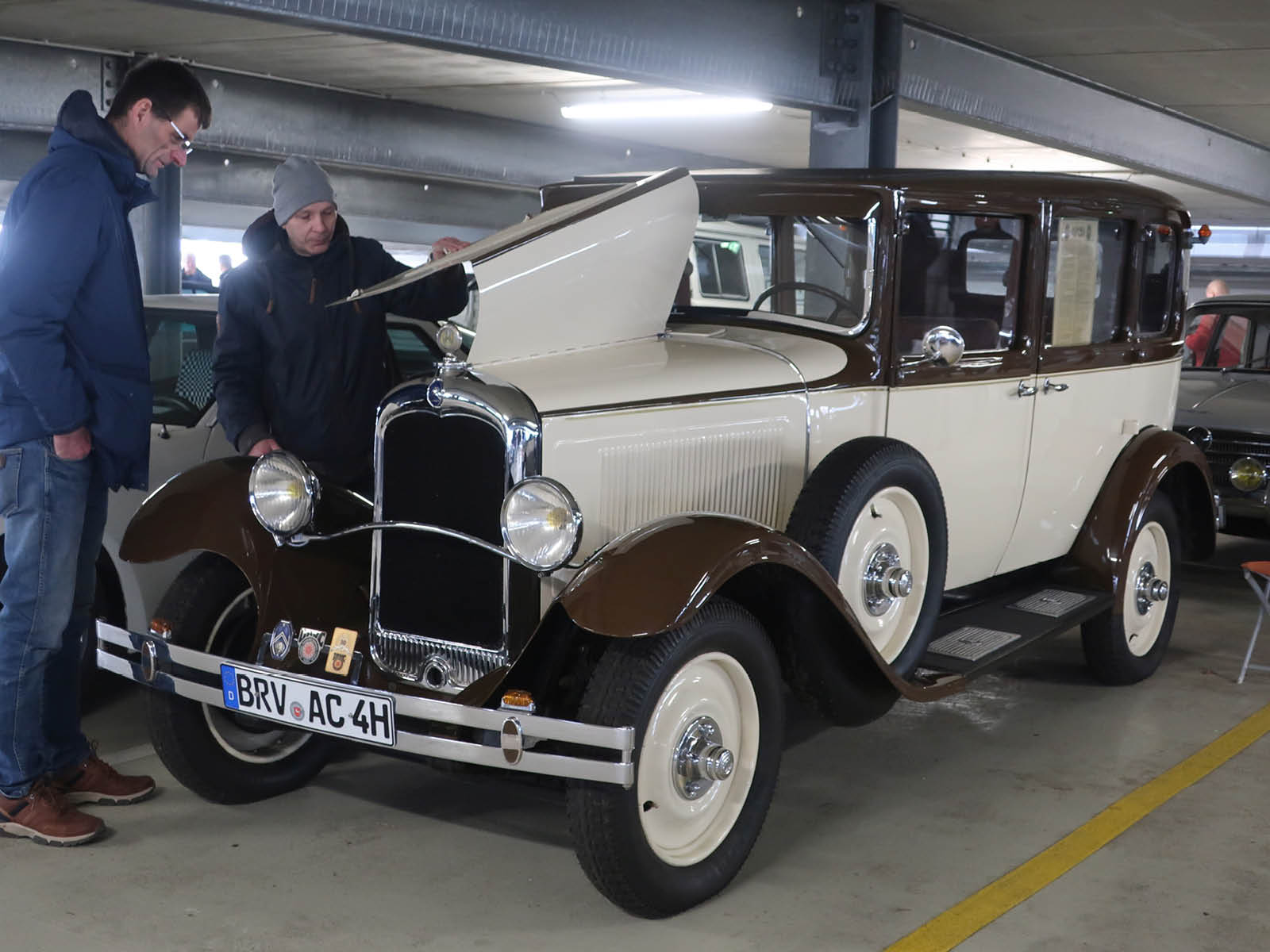 Citroën AC4 F von 1929 - Lichtblick im Parkhaus unter all den Sternenträgern