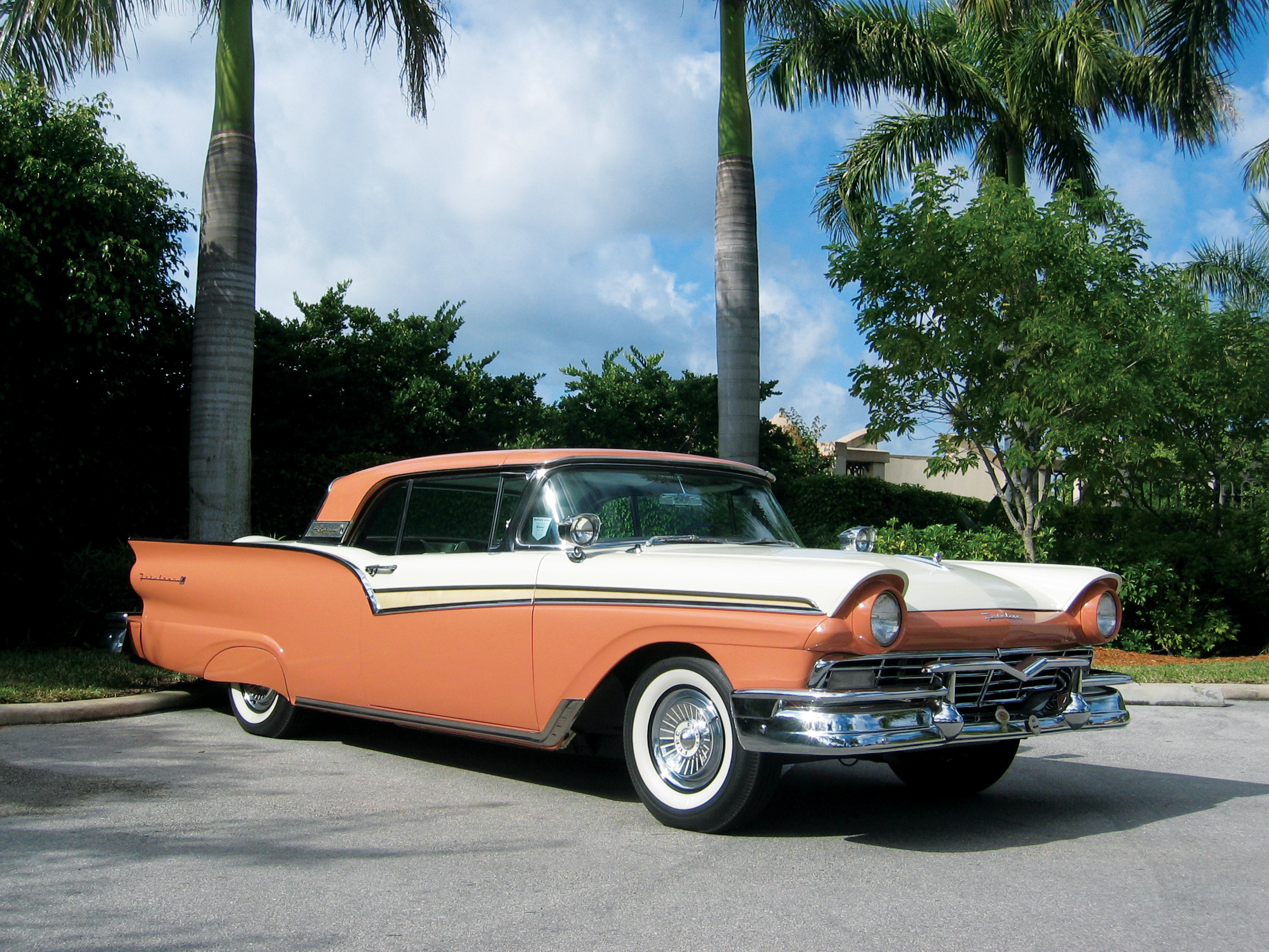Oldtimer- und US-Car-Treffen in Strandnähe