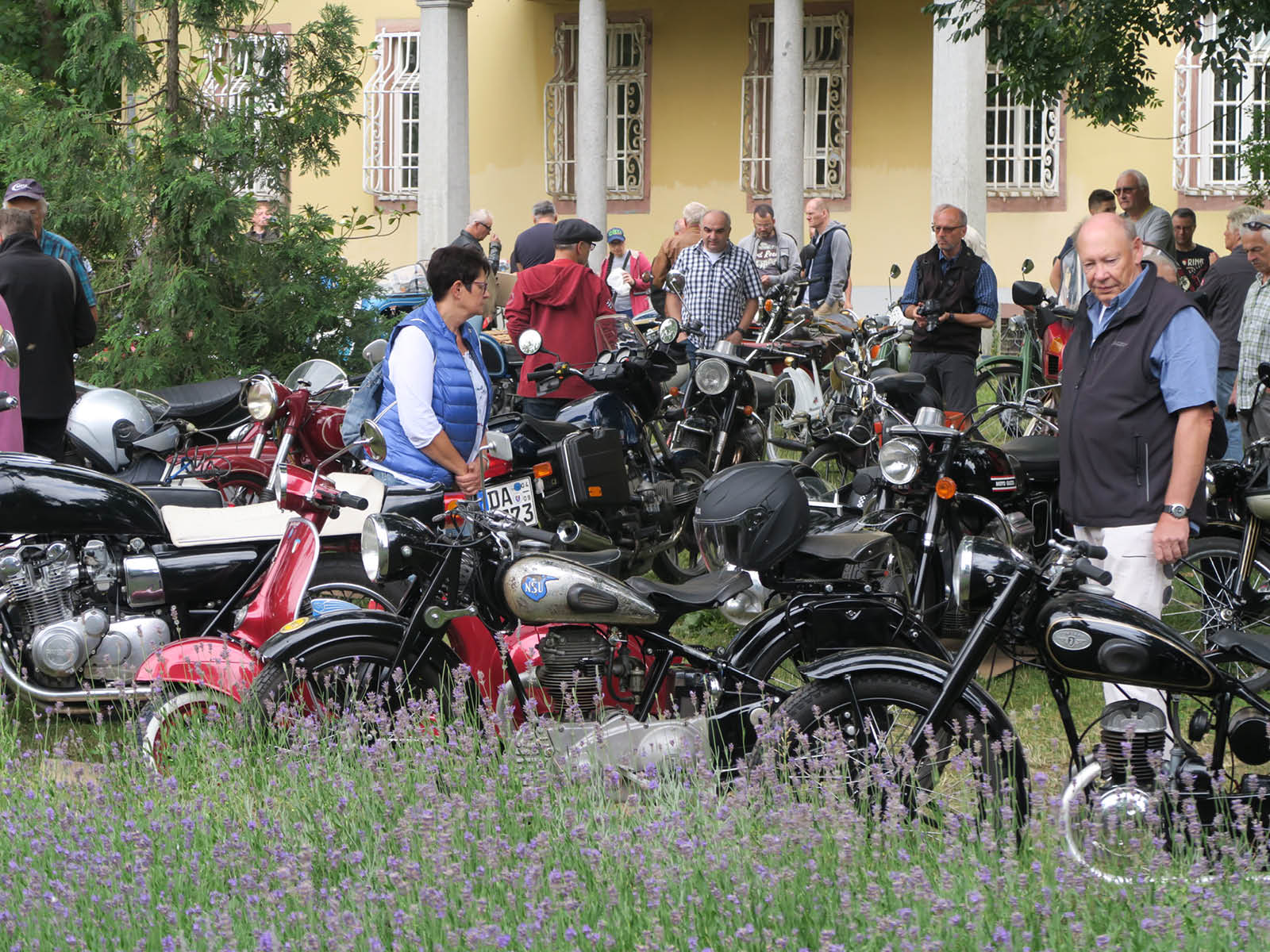 Klassikertreffen an den Opelvillen