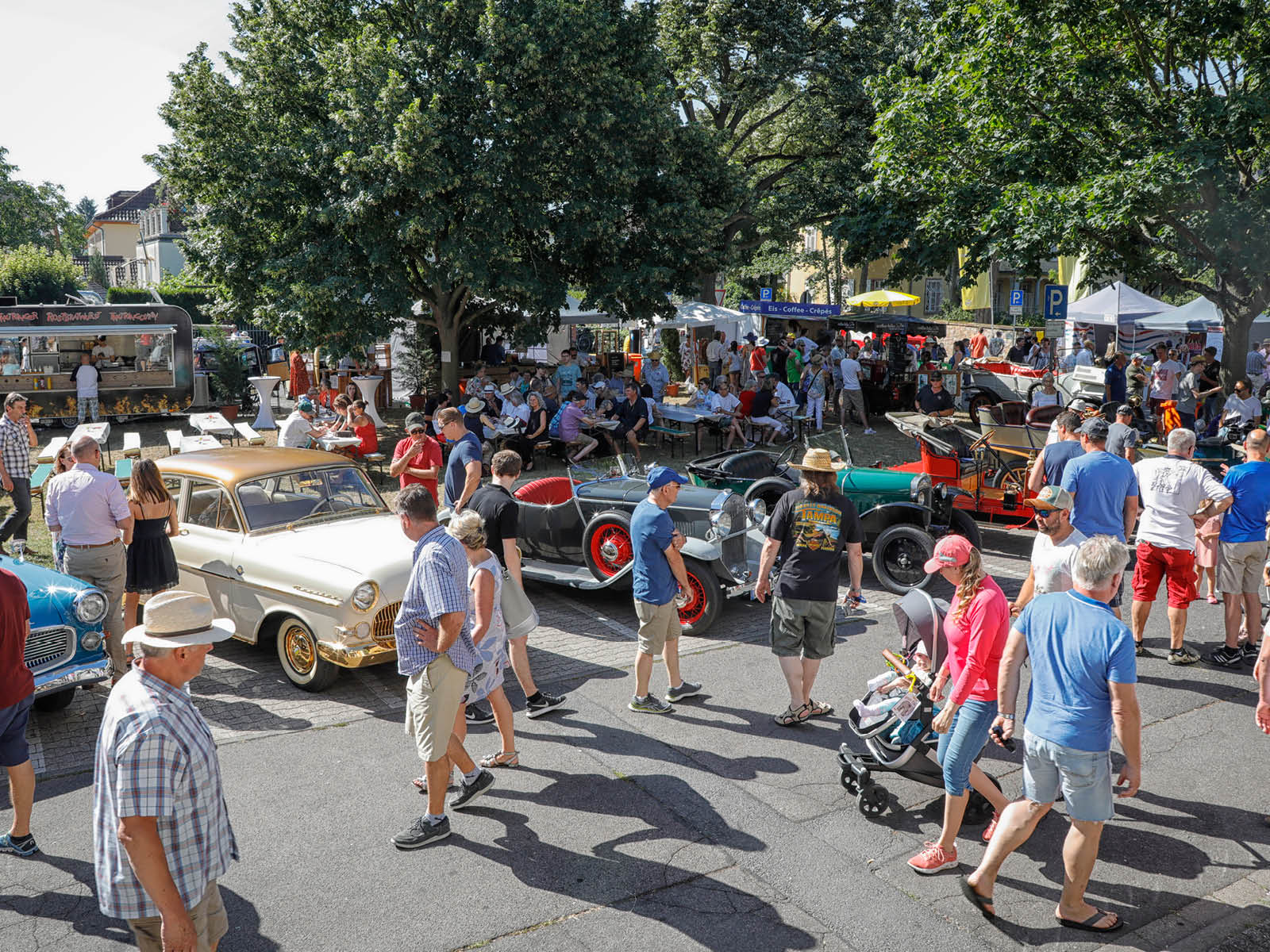Klassikertreffen an den Opelvillen