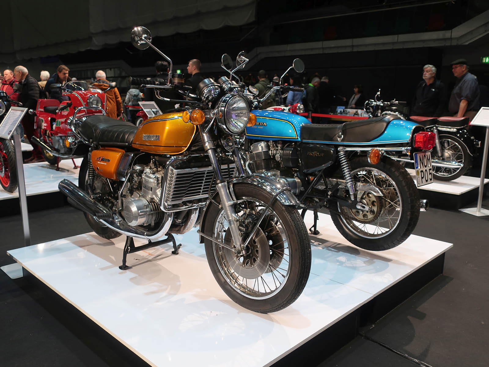 Motorrad-Sonderschau Zweitakt und Viertakt: Suzuki GT 750 und Honda CB 750