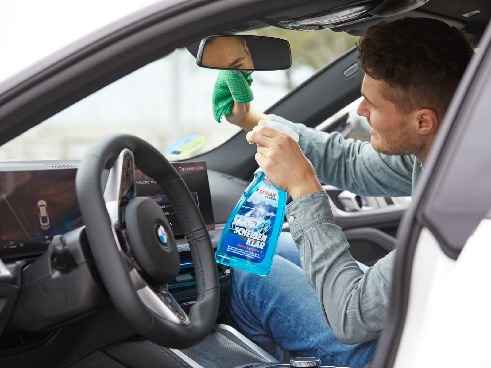 Perfekt für die schnelle und einfache Anwendung im Auto. Übrigens: Auch im Haushalt lässt sich der Glasreiniger schnell und unkompliziert einsetzen