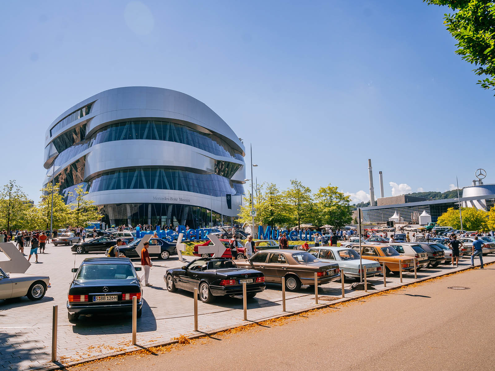 Cars & Coffee bei Mercedes-Benz