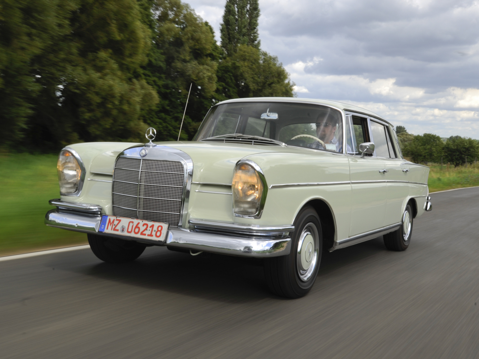 Mercedes-Bnez W111 W112 Heckflosse