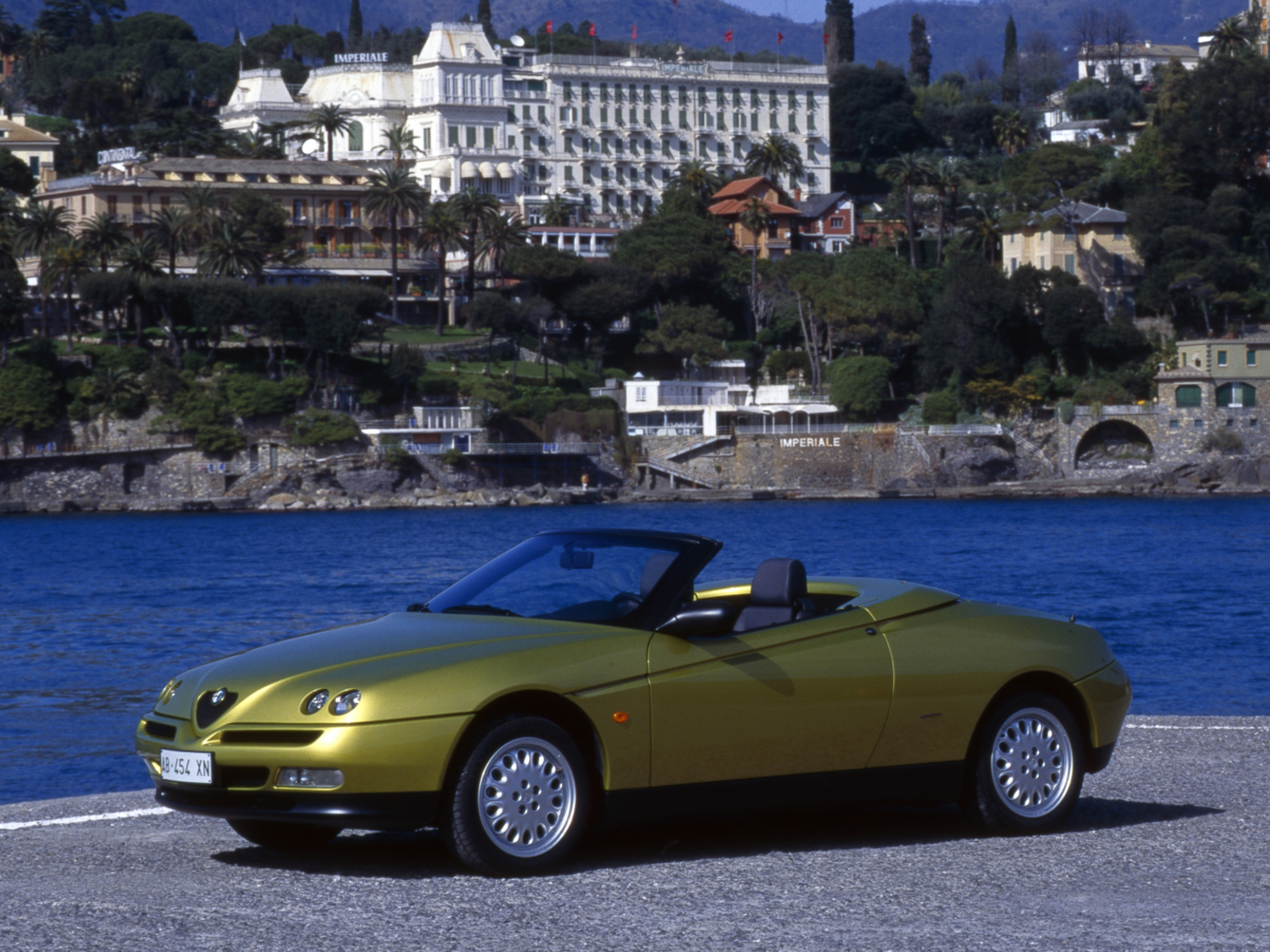 Alfa Romeo Spider 916