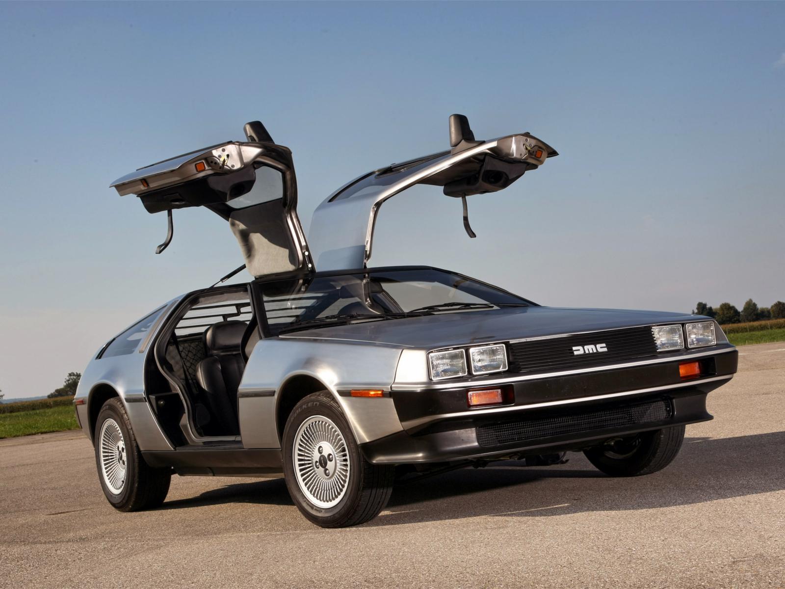 DeLorean DMC 12