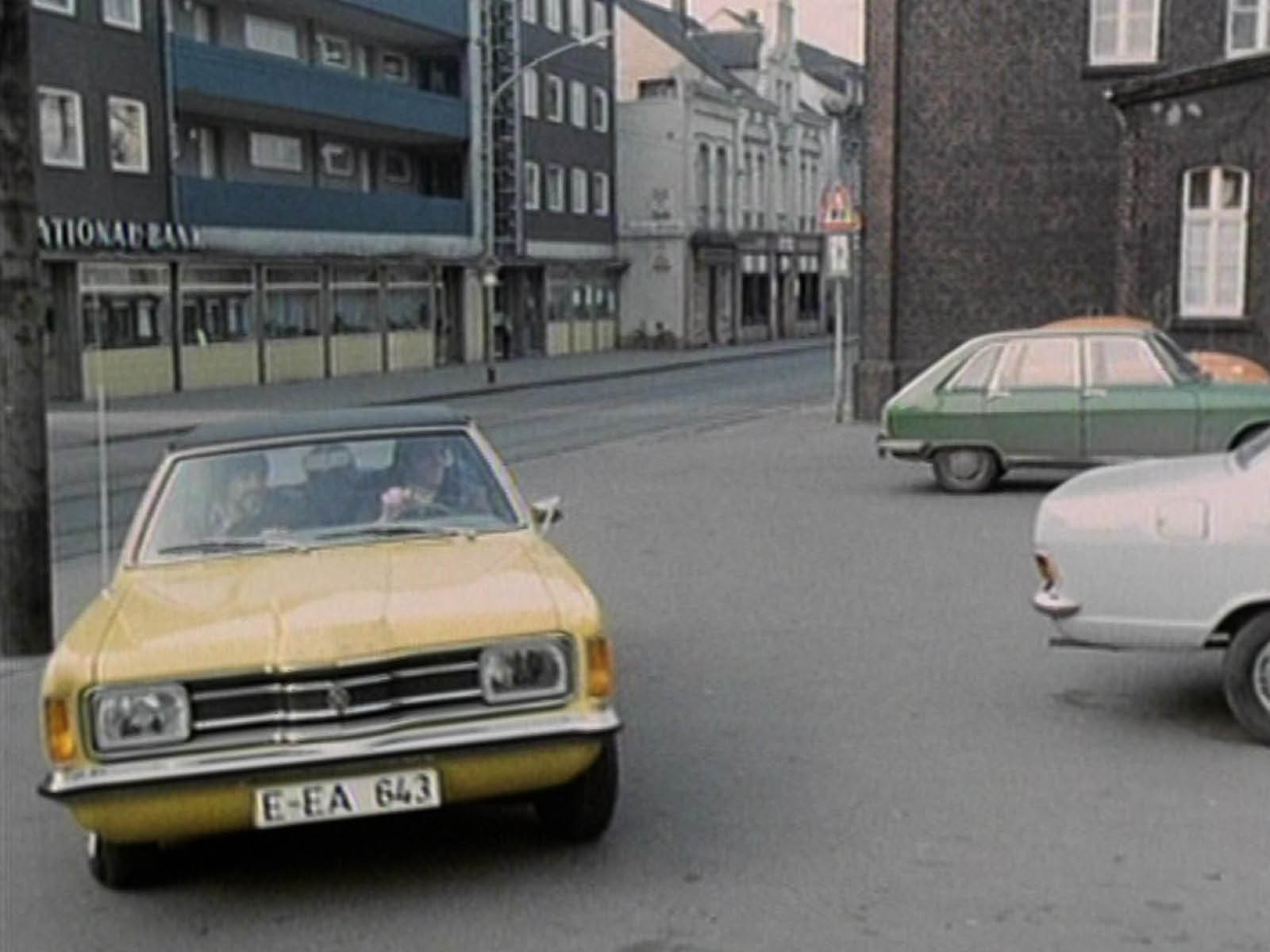 1974er GXL auf der Katernberger Straße in Bohr weiter Kumpel. Schön, dass es auch mal einen Film mit Knudsen-Taunus gibt, in dem dieser nicht völlig zerstört wird. Das ist aber auch das einzige Positive an diesem cineastischen Meisterwerk.
