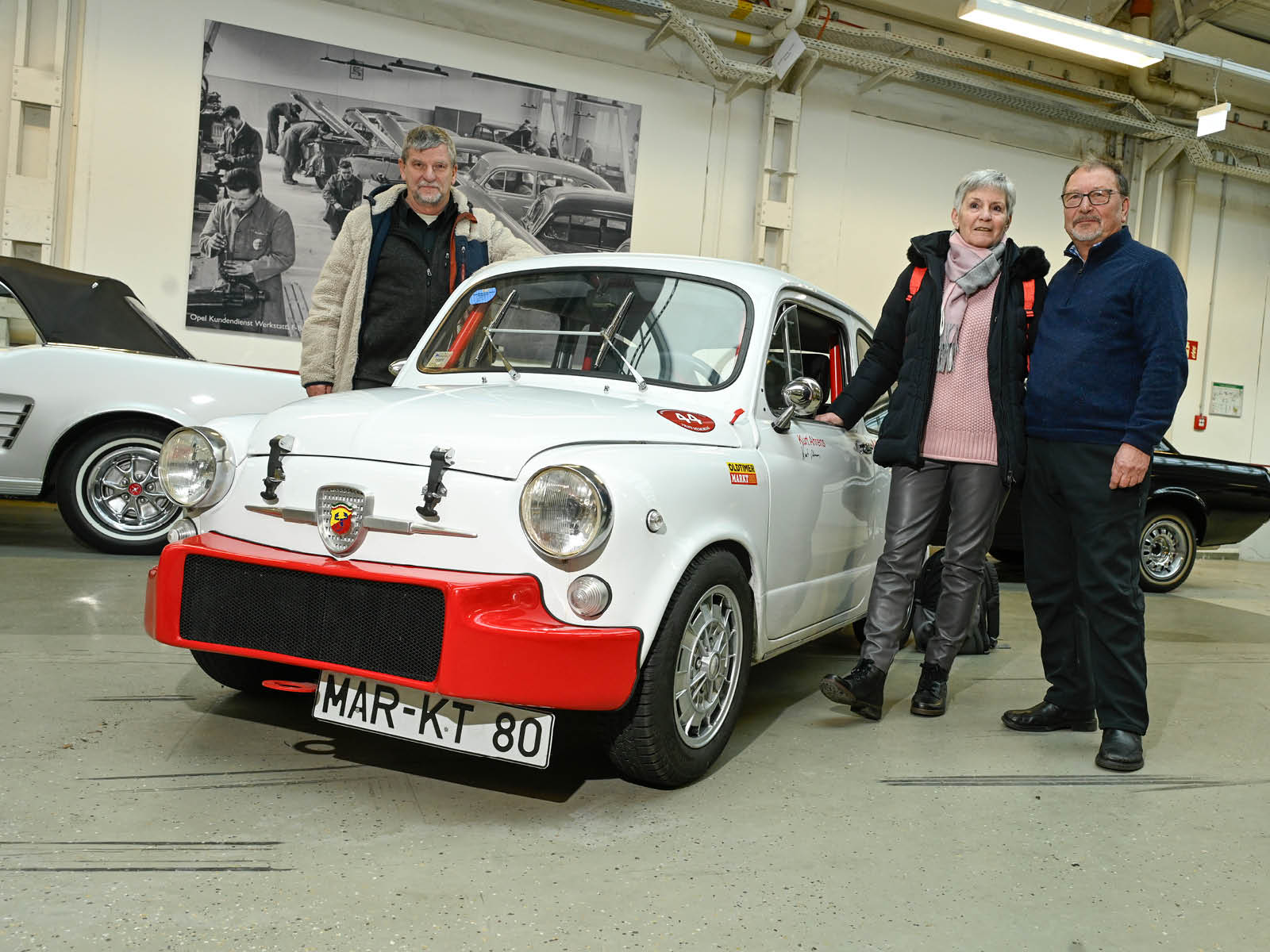 Gewinnübergabe Krebshilfe Oldtimer Markt