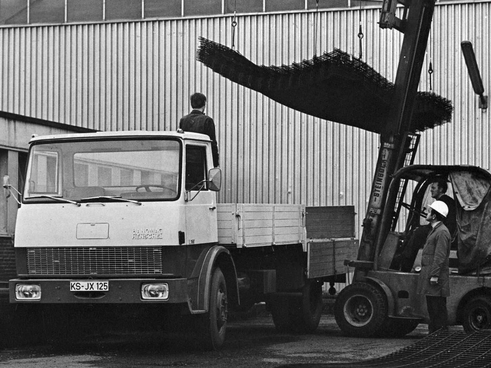 Hanomag-Henschel F130L