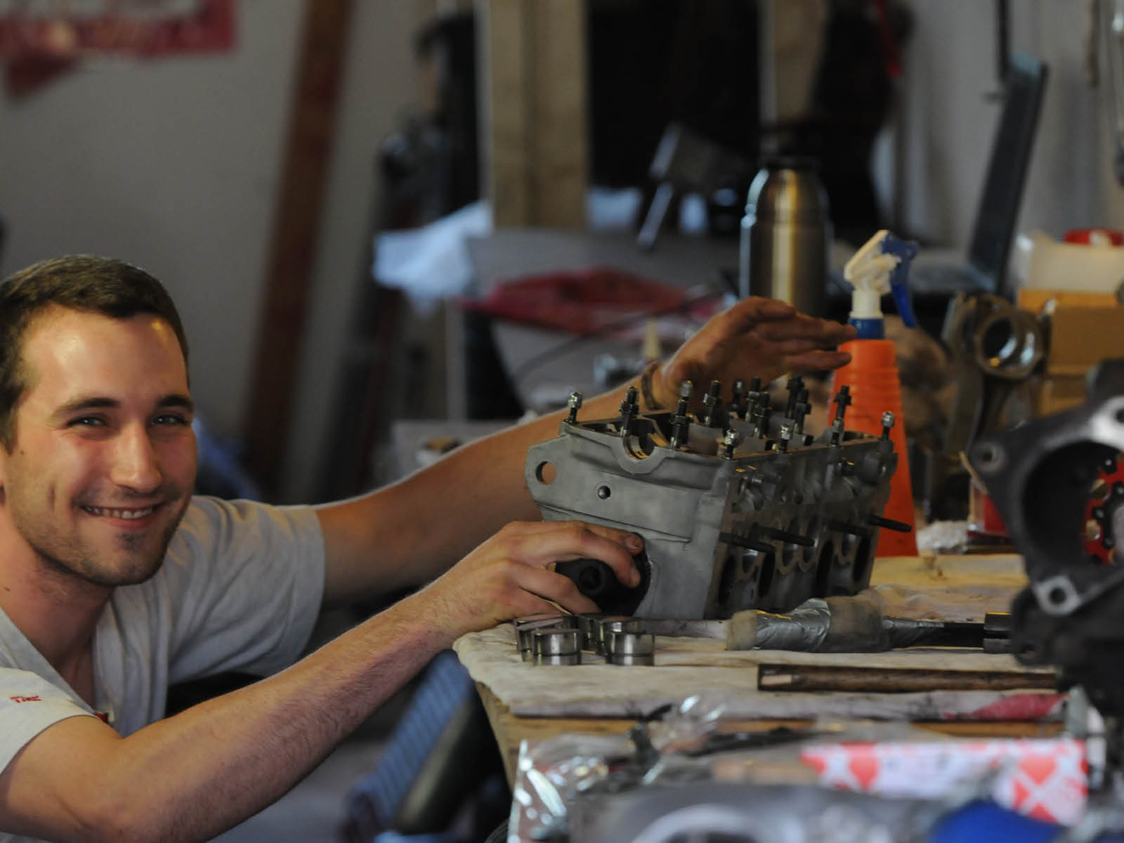 Mann mit Motor