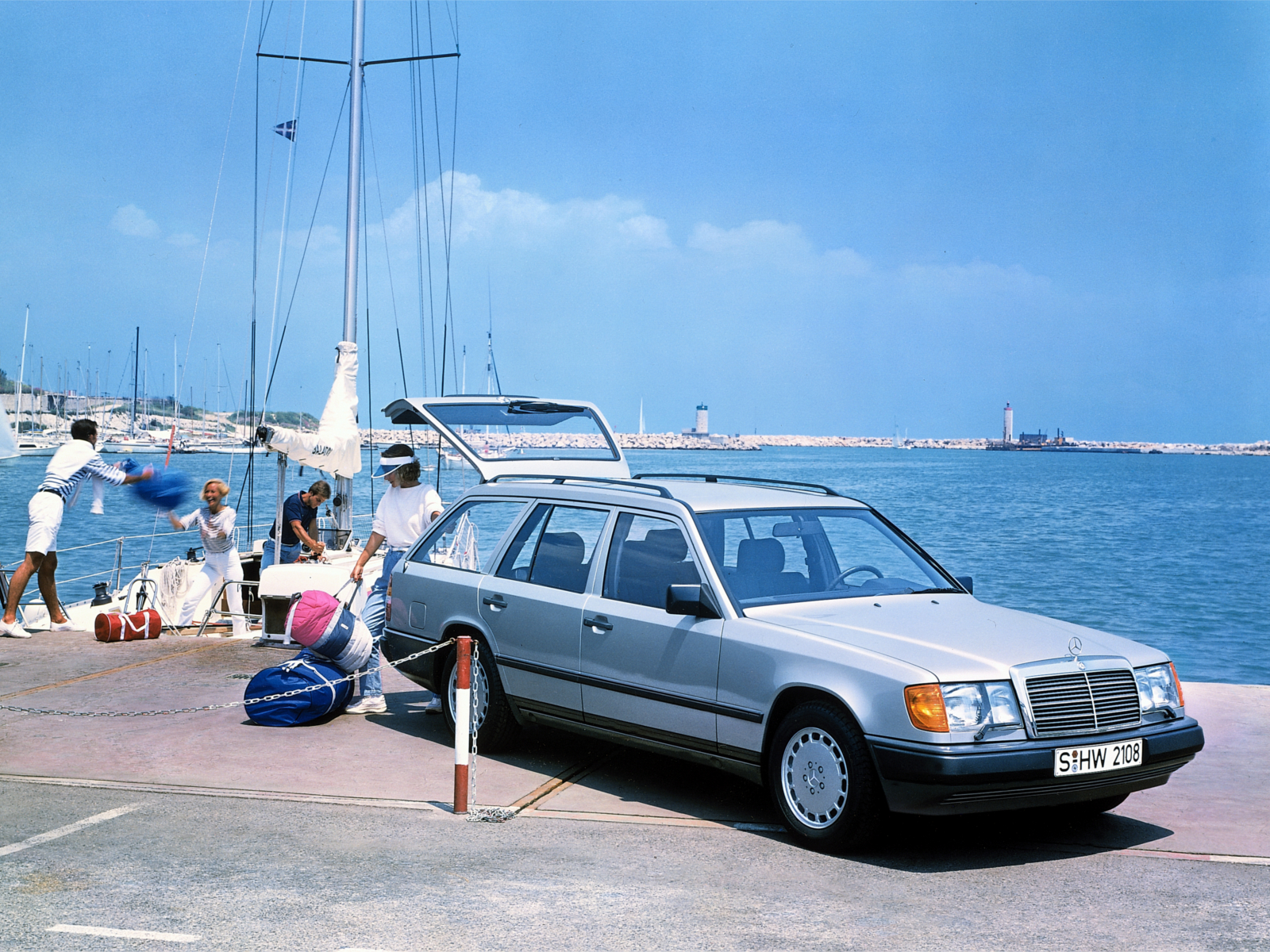 Mercedes-Benz T124