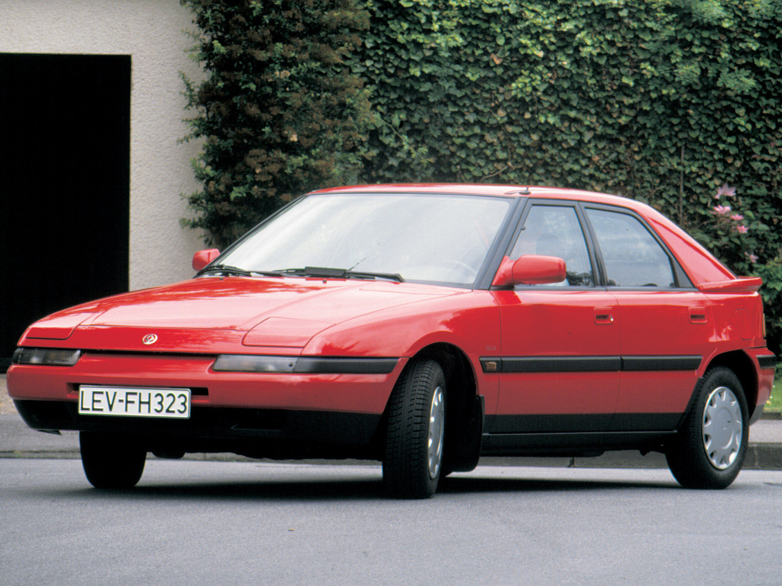 Mazda 323 F