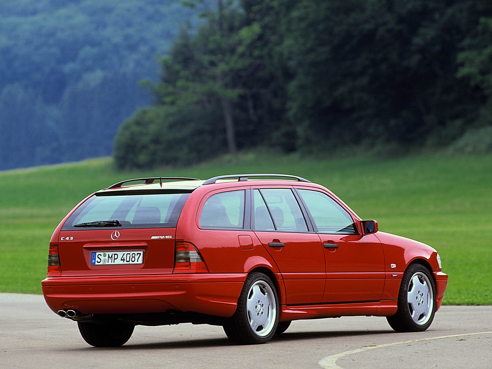 Unsere Favoriten? Klar, die bärenstarken C43- und C55-AMG-Kombis mit 306 bzw. 357 PS