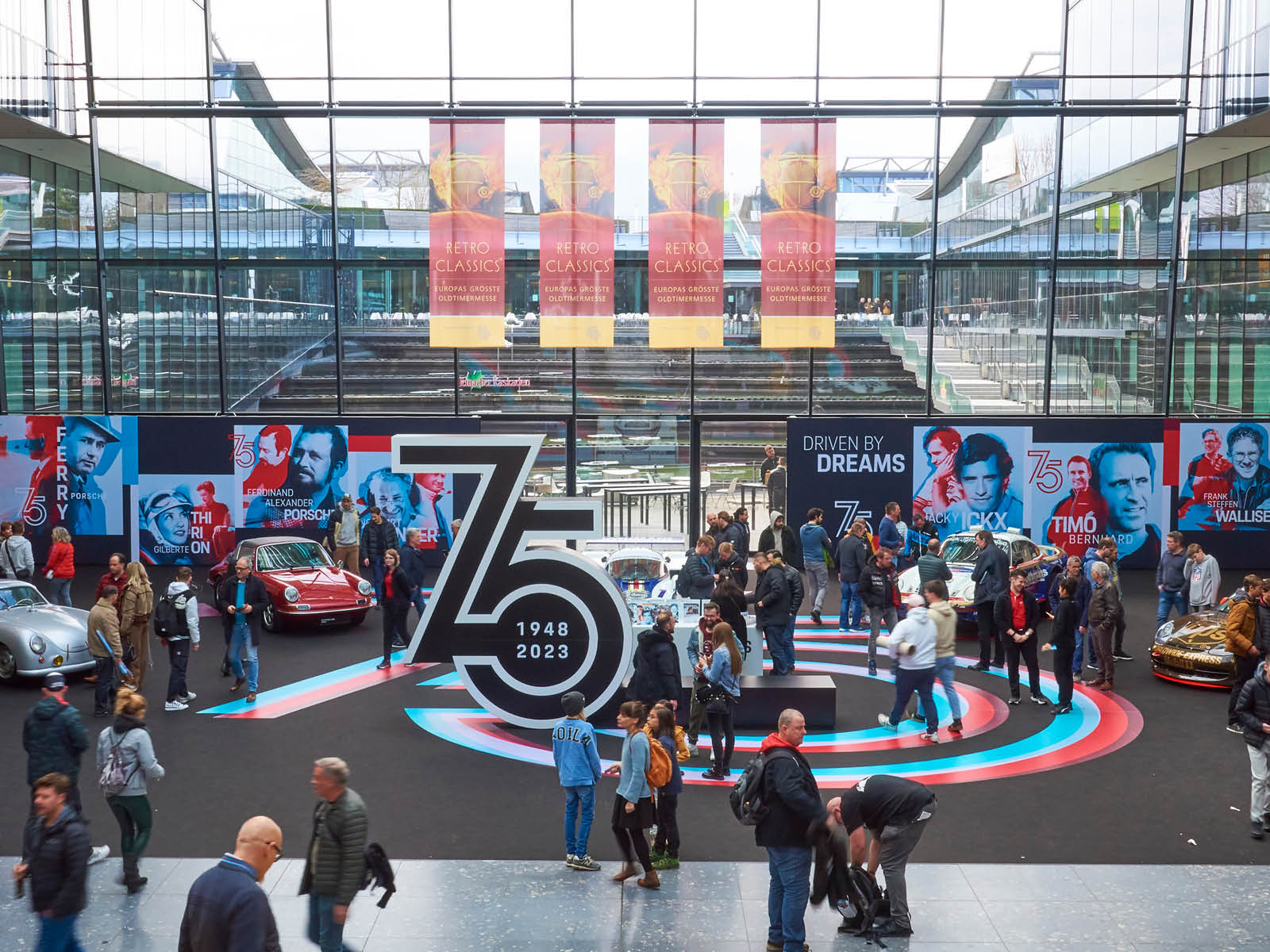 Glanzvolle Darbietung: Porsche feiert 75 Jahre Sportwagen 