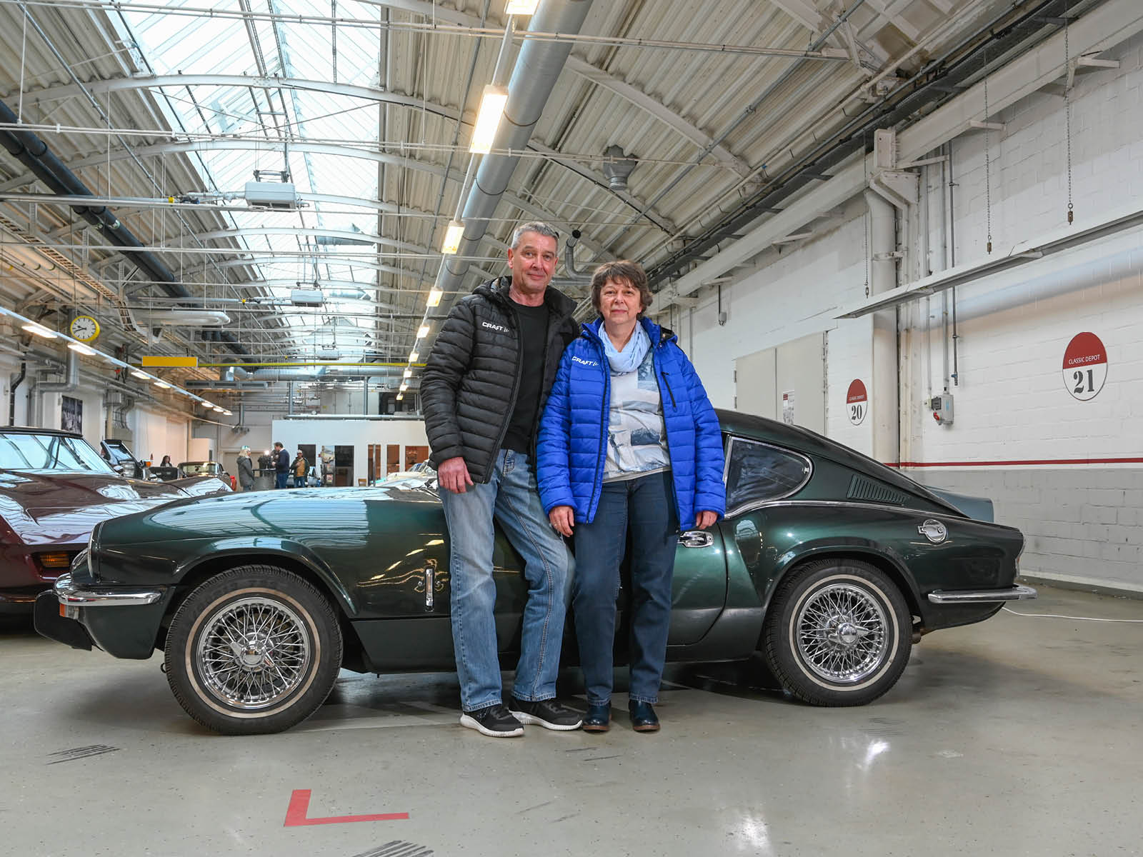 Neues Zuhause in den Alpen: Jutta und Rainer Kuhn holten den Triumph GT6 mit einem geschlossenen Hänger ab 