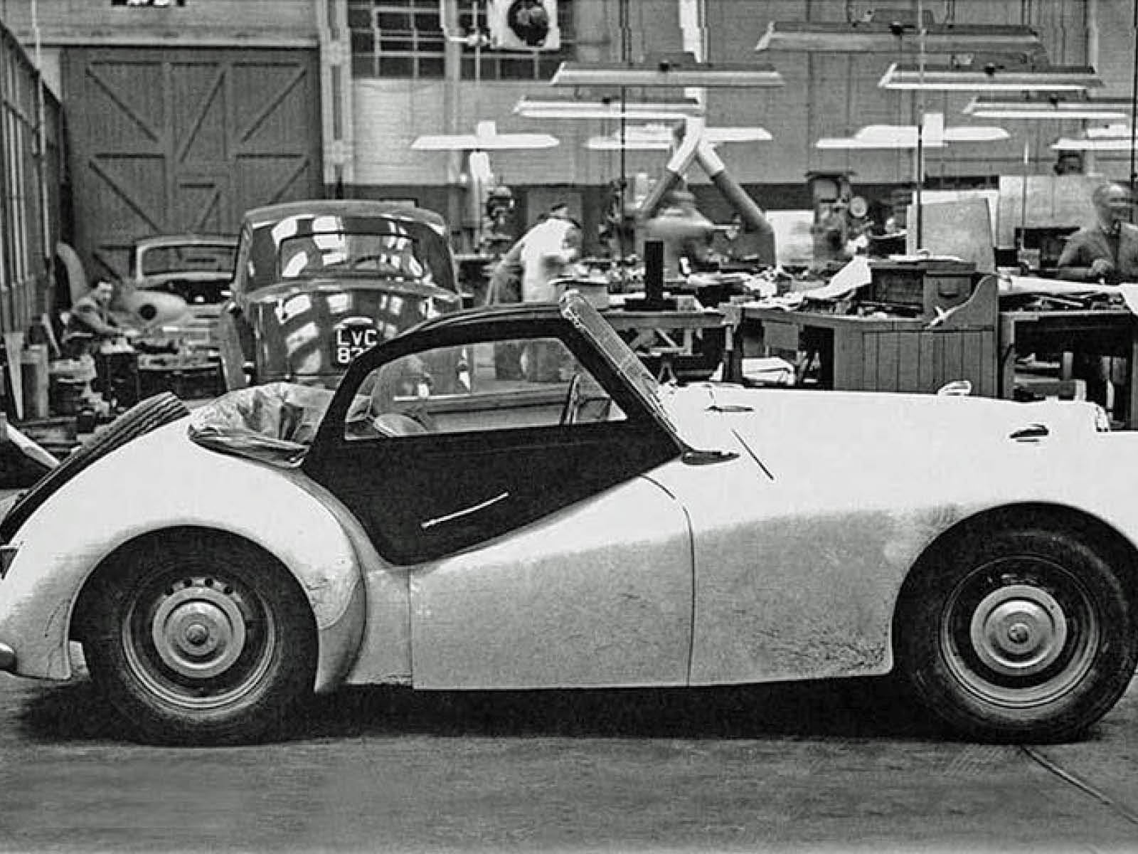 Mit dem erschwinglichen Roadster begründet die Standard Motor Company eine äußerst erfolgreiche Modellreihe
