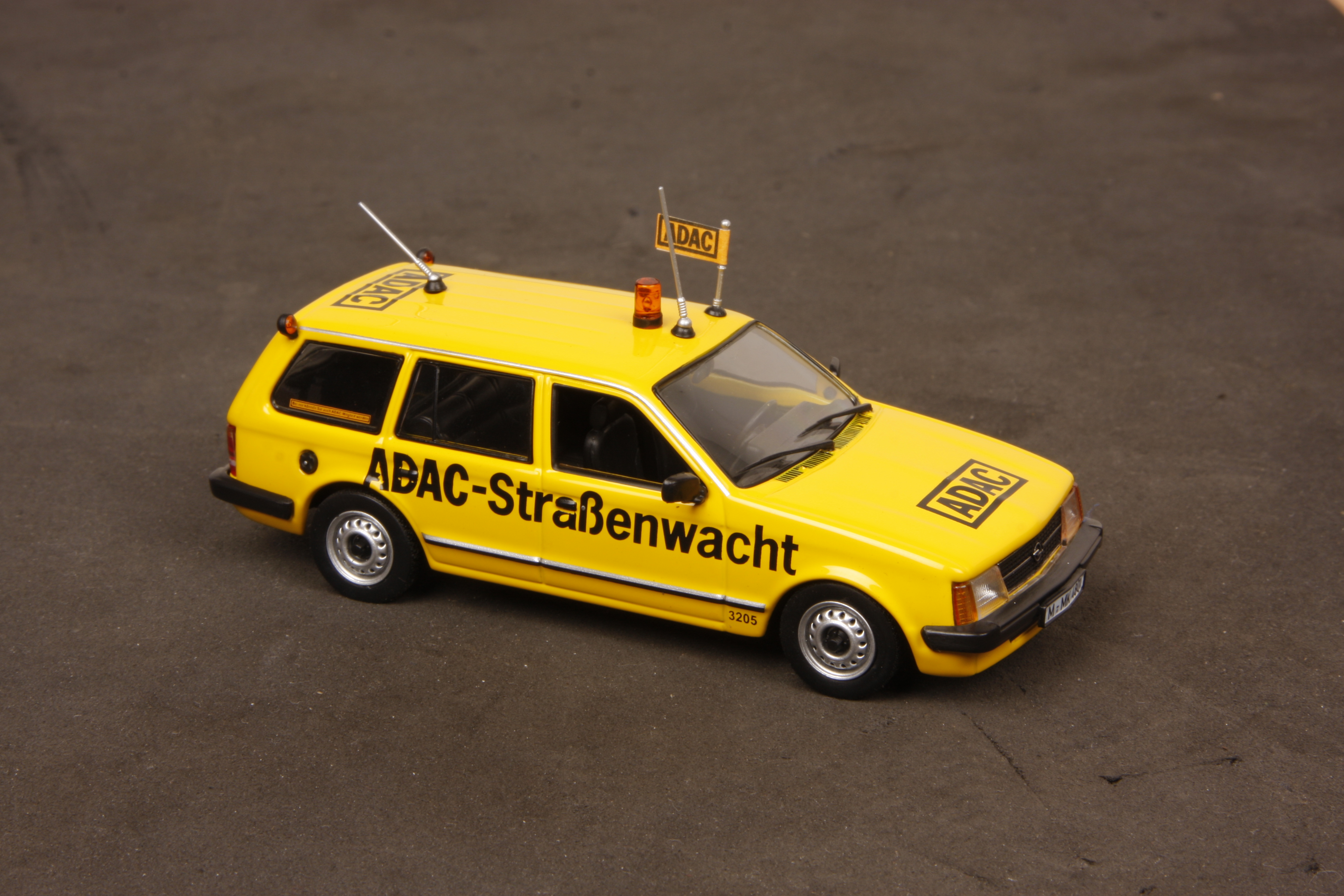 (1:43) Opel Kadett D Caravan ADAC von Minichamps