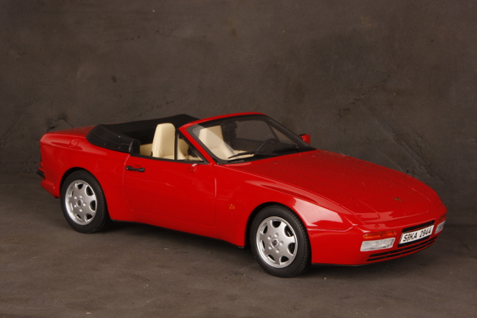 (1:18) Porsche 944 S2 Cabriolet, rot 1989 von GT Spirit