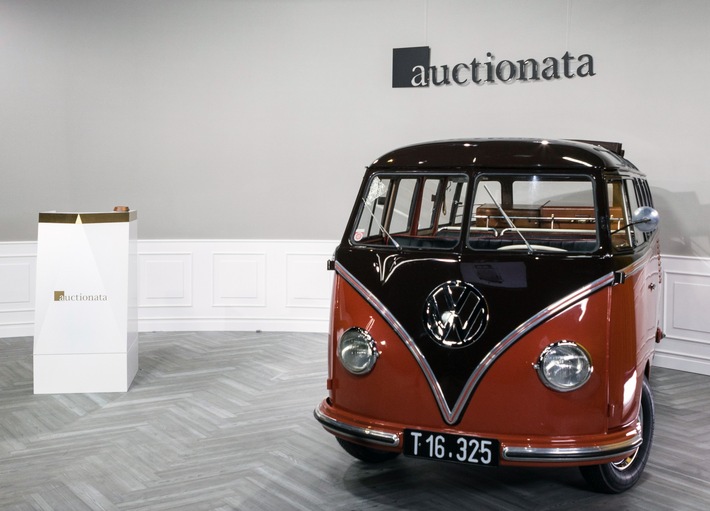 Auctionata VW Bus Samba Barndoor