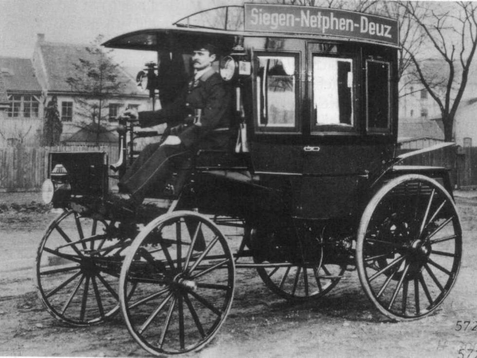 Erste motorbetriebene Omnibuslinie