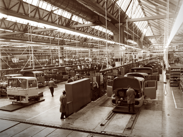 Mercedes-LKW kommen seit 50 Jahren aus Wörth