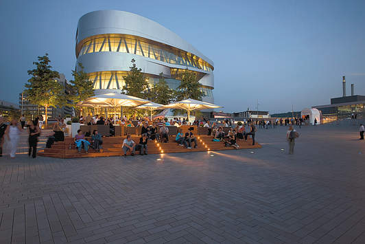 Mercedes-Benz-Museum: Eine Nacht im Museum 