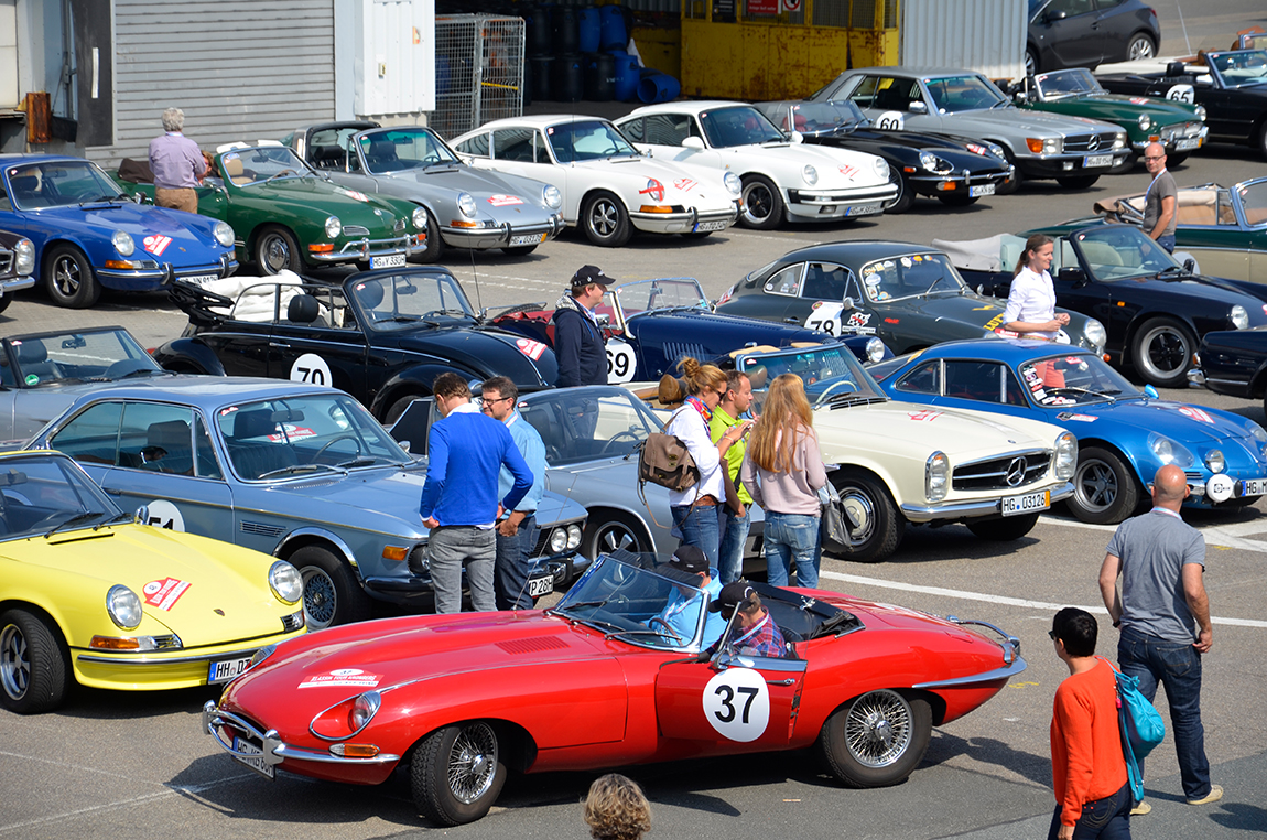 Oldtimer und Zuschauer