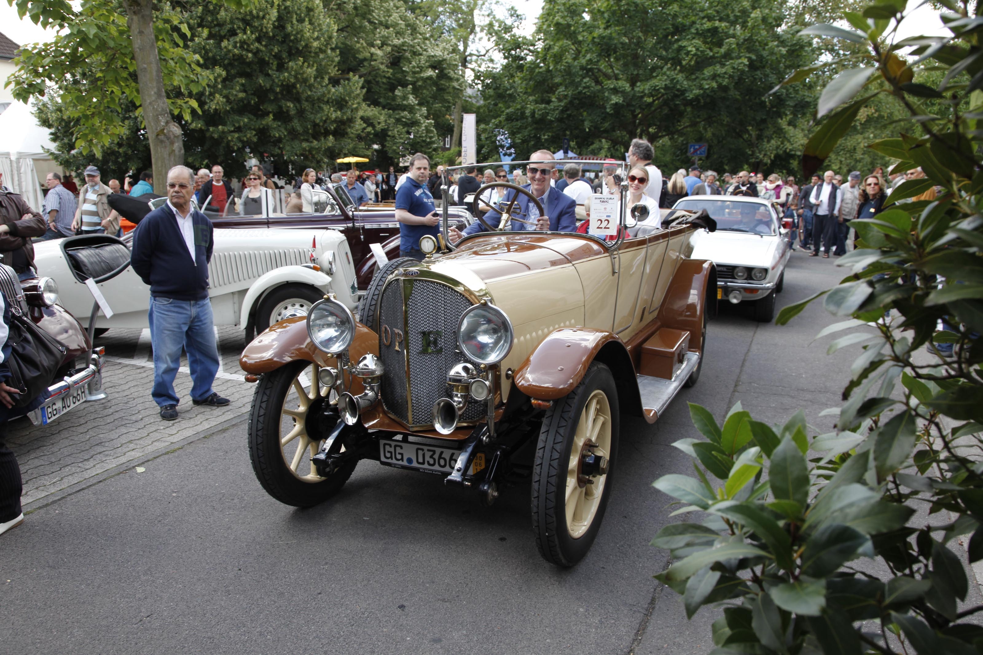 Klassikertreffen an den Opelvillen